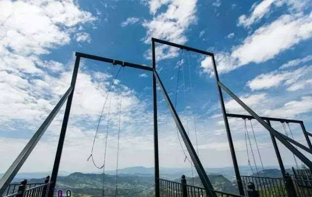 驚險刺激的懸崖秋千你敢挑戰嗎？